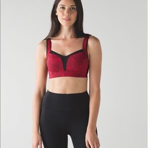 LULULEMON - RED & BLACK PATTERN SPORTS BRA - TA TA TAMER III - 38 DD